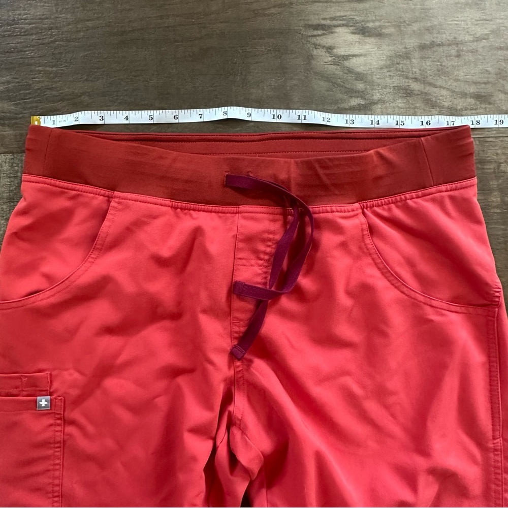 FIGS limited edition clay Large scrub set Kade pants and Kasma top like new - Picture 9 of 16
